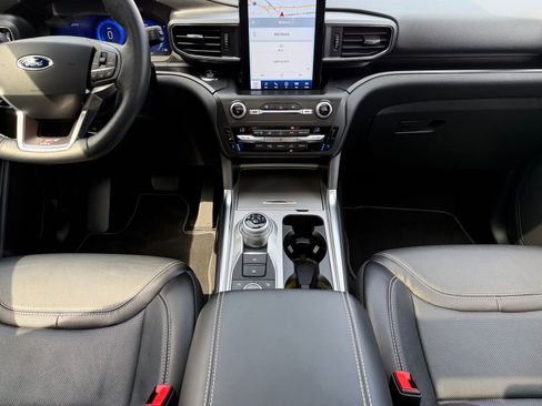 Used 2020 Ford Explorer ST w/ ST Street Pack image 19