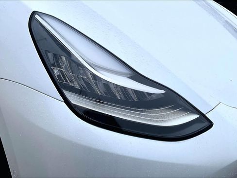 Used 2021 Tesla Model Y Long Range image 25