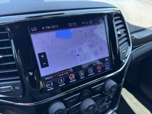 Used 2019 Jeep Grand Cherokee Overland AWD/4WD image 28