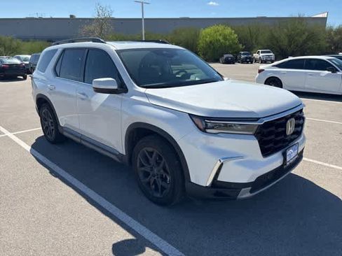 Used 2025 Honda Pilot Touring image 8