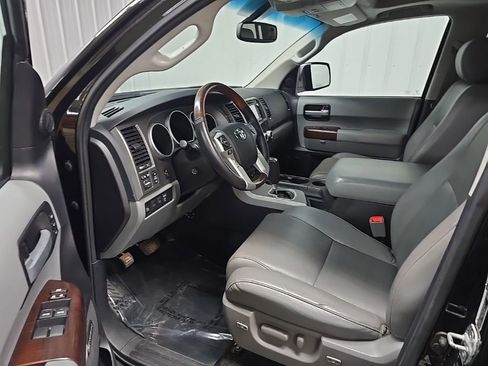 Used 2016 Toyota Sequoia Platinum image 29