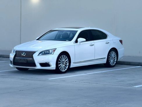Used 2013 Lexus LS 460 w/ Comfort Pkg RWD image 3