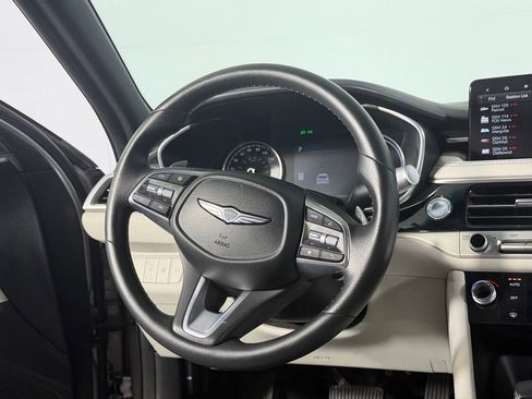 Used 2025 Genesis G70 2.5T image 12