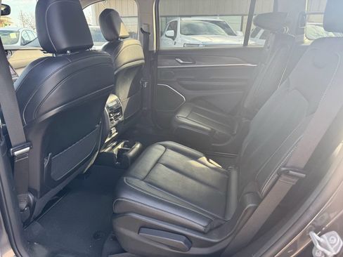 Used 2022 Jeep Grand Cherokee L Limited image 16