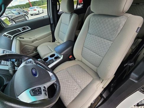 Used 2014 Ford Explorer XLT FWD image 17