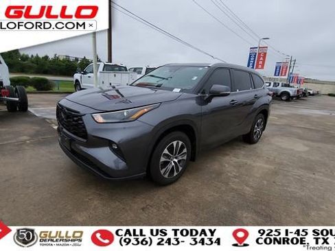 Used 2024 Toyota Highlander XLE AWD/4WD image 4