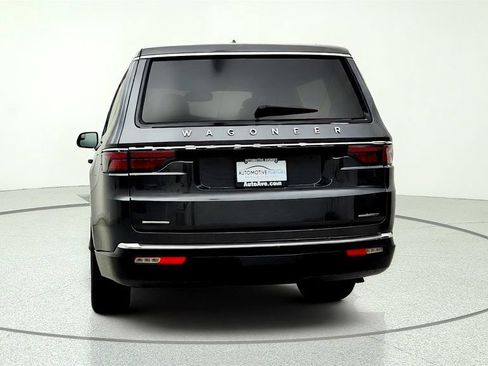 Used 2022 Jeep Wagoneer Series I w/ Premium Group I AWD/4WD image 6