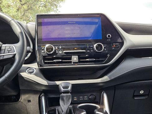 Used 2023 Toyota Highlander Platinum AWD/4WD image 13