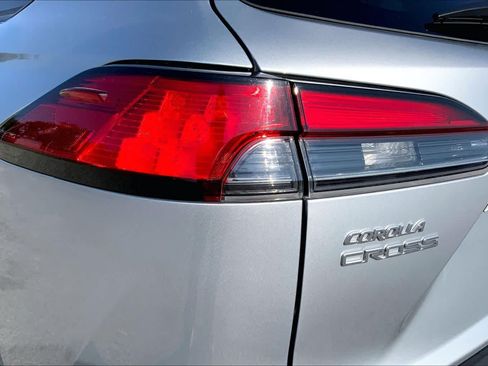 Used 2026 Toyota Corolla Cross XLE FWD image 28