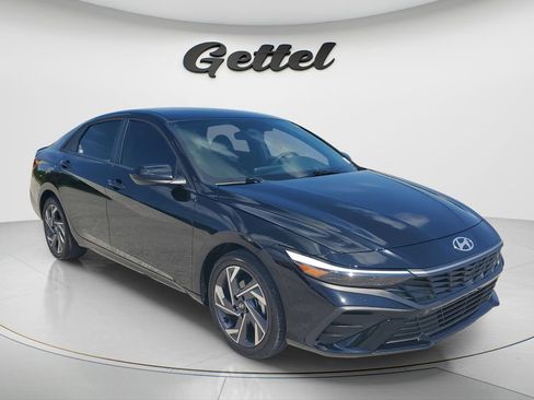 Used 2025 Hyundai Elantra Sport w/ Cargo Package FWD image 3