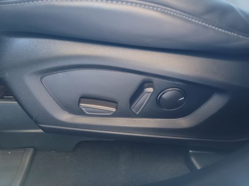 Used 2023 Ford Explorer XLT w/ Equipment Group 202A image 14