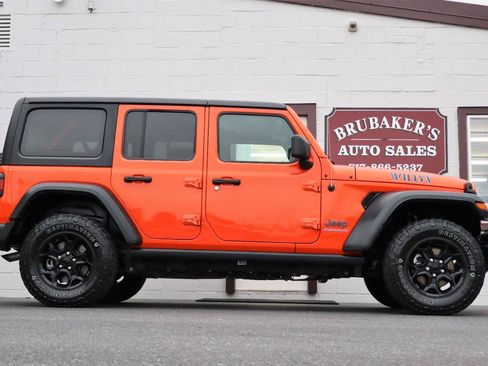 Used 2023 Jeep Wrangler Unlimited w/ Convenience Group AWD/4WD image 9