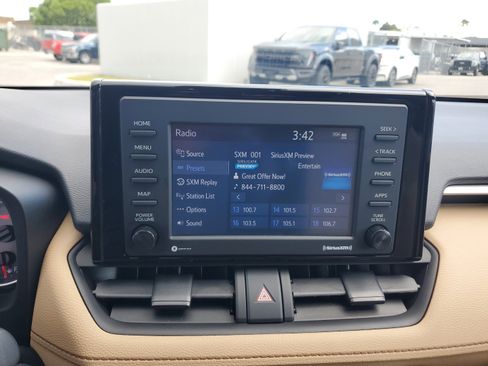 Used 2022 Toyota RAV4 XLE w/ Convenience Package image 26