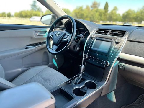 Used 2017 Toyota Camry SE FWD image 19