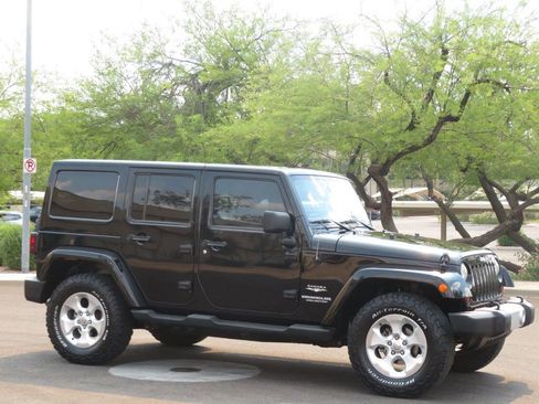 Used 2013 Jeep Wrangler Unlimited Sahara w/ Connectivity Group AWD/4WD image 4