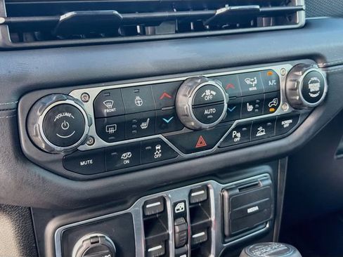 Used 2025 Jeep Wrangler Unlimited Rubicon 392 AWD/4WD image 17