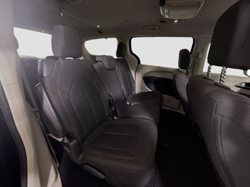 Used 2018 Chrysler Pacifica Touring Plus w/ Tire & Wheel Group image 27