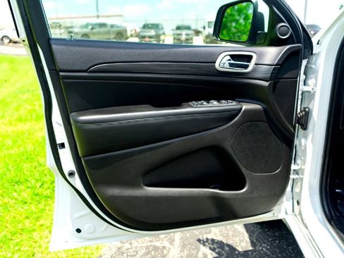 Used 2020 Jeep Grand Cherokee Altitude RWD image 21