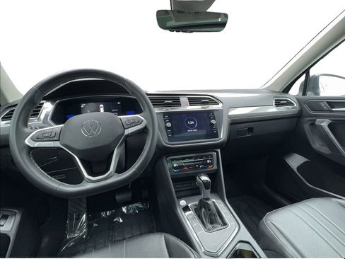 Used 2022 Volkswagen Tiguan SE w/ Panoramic Sunroof Package FWD image 38