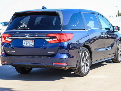 Used 2023 Honda Odyssey Touring image 2