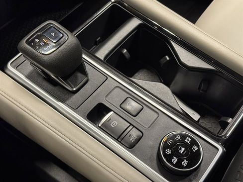 Used 2022 Nissan Pathfinder SL image 31