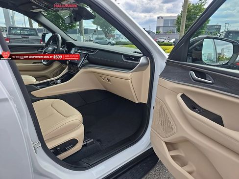 Used 2024 Jeep Grand Cherokee L Limited w/ Luxury Tech Group II AWD/4WD image 19