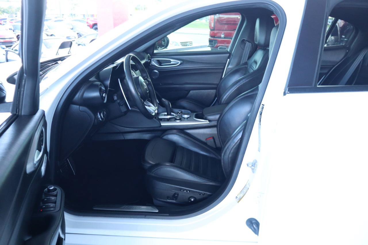 Used 2023 Alfa Romeo Giulia Veloce RWD image 15