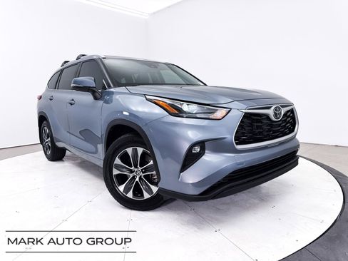 Used 2023 Toyota Highlander XLE FWD image 1