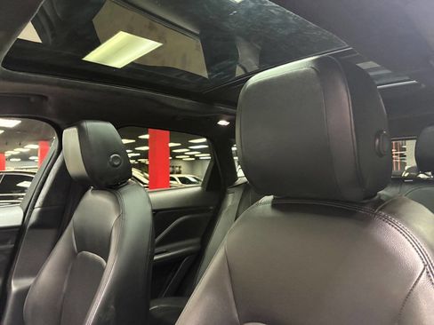 Used 2020 Jaguar F-PACE Premium image 22