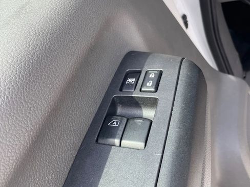 Used 2020 Nissan NV 2500 SV w/ Back Door Glass Package image 15
