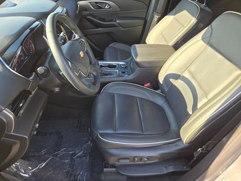 Used 2023 Chevrolet Traverse Premier FWD image 10