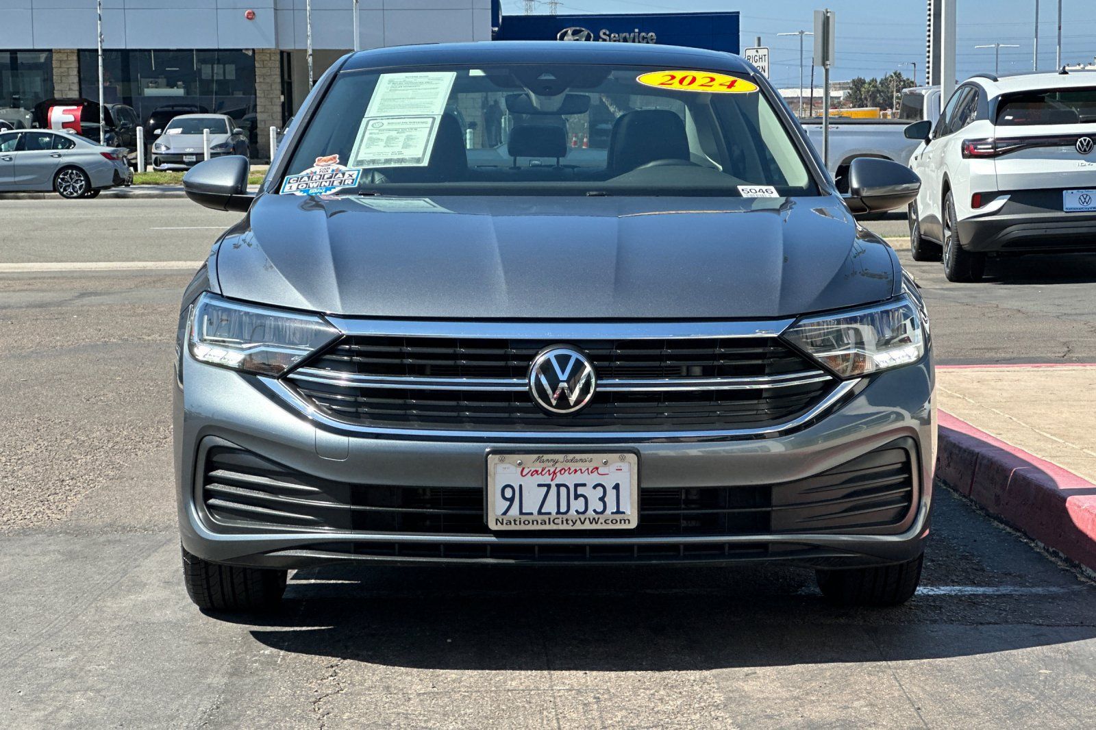 Used 2024 Volkswagen Jetta SE w/ Panoramic Sunroof Package FWD image 9