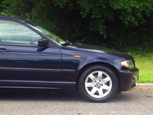Used 2005 BMW 325i Sedan RWD image 27
