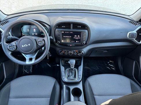 Used 2025 Kia Soul LX w/ LX Technology Package FWD image 31