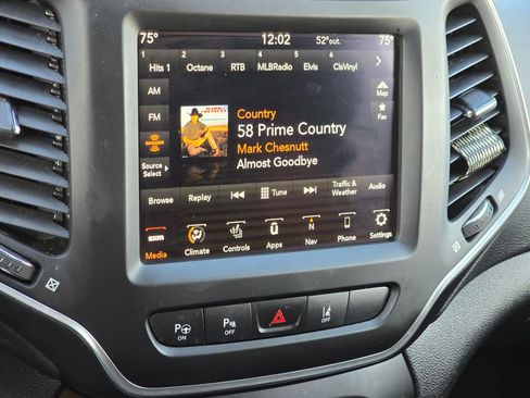 Used 2023 Jeep Cherokee Altitude Lux w/ Lux Elite Package image 40