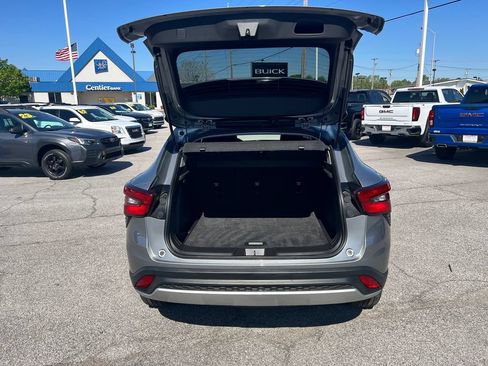 Used 2025 Chevrolet Trax LT w/ LT Convenience Package FWD image 33