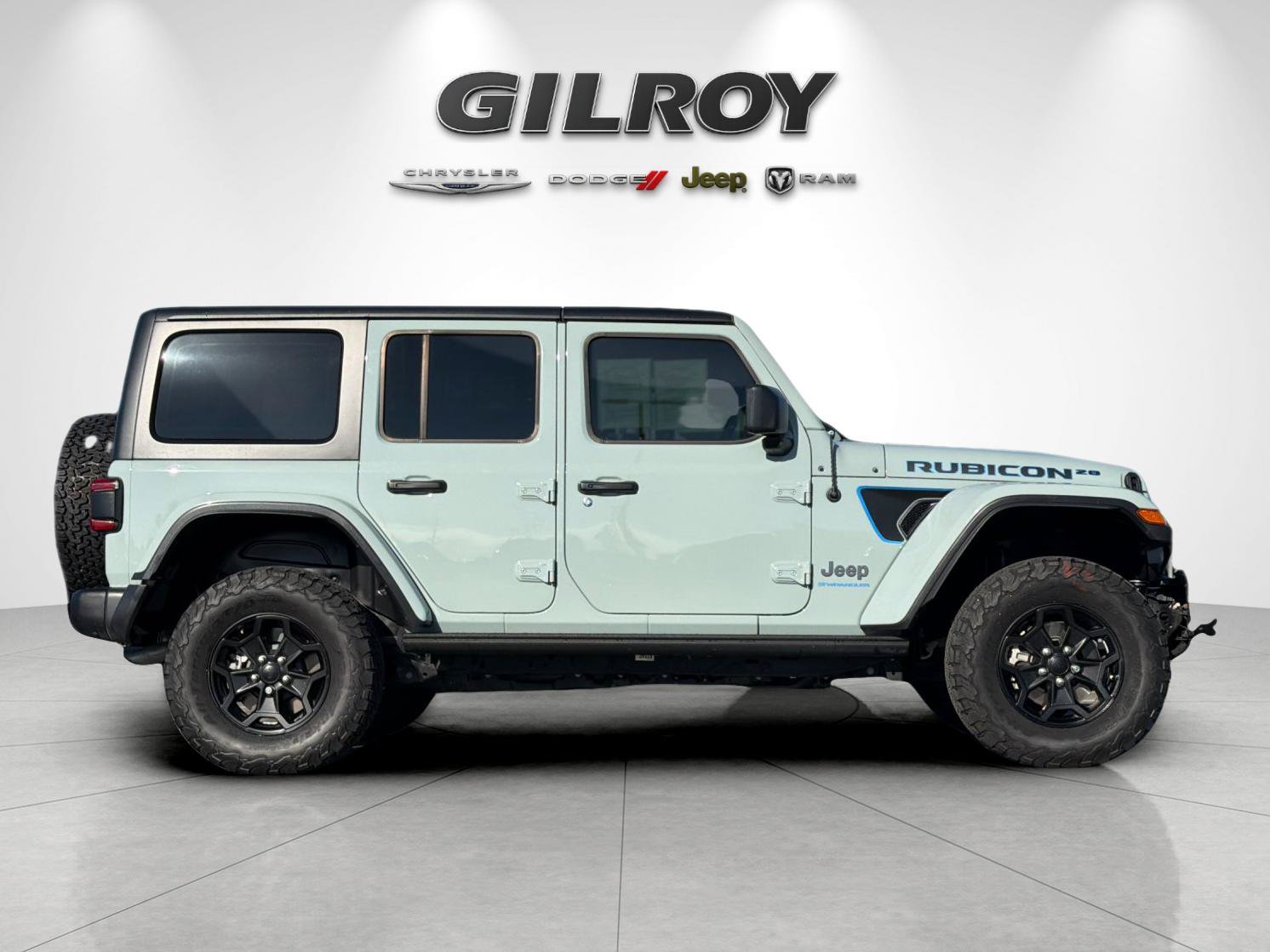 Used 2023 Jeep Wrangler Unlimited Rubicon 4xe AWD/4WD image 3