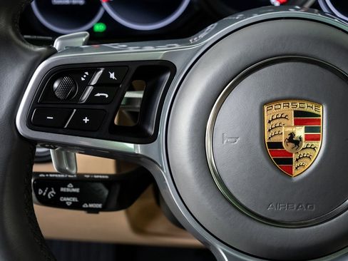 Certified 2022 Porsche Cayenne Platinum Edition w/ Premium Package Plus image 10