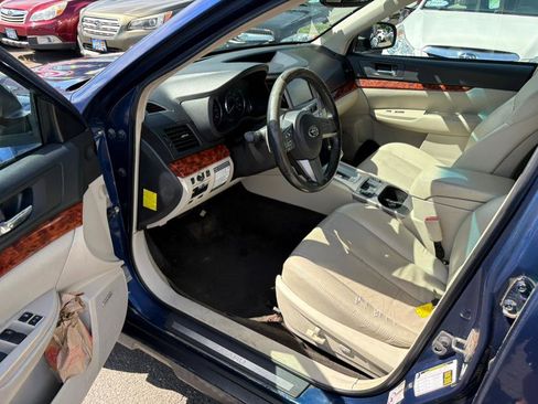Used 2011 Subaru Outback 2.5i Limited image 5