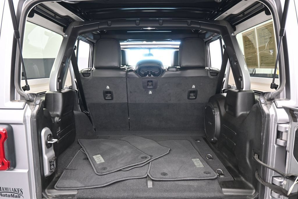 Used 2021 Jeep Wrangler Unlimited Sahara AWD/4WD image 35