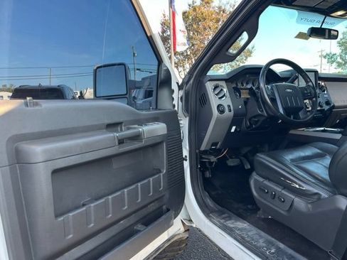 Used 2016 Ford F250 Lariat w/ Lariat Ultimate Package AWD/4WD image 4