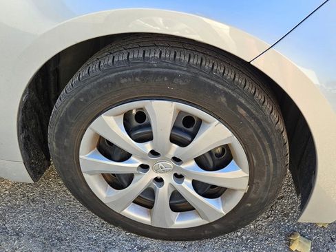 Used 2020 Toyota Corolla LE image 5