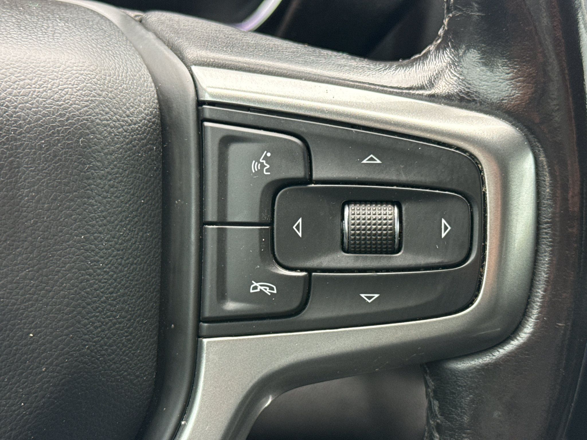 Used 2020 Chevrolet Silverado 1500 LT Trail Boss w/ Midnight Edition AWD/4WD image 21