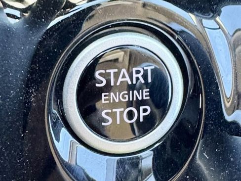 New 2025 Nissan Versa SR w/ Trunk Package image 19