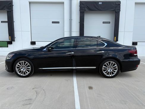 Used 2015 Lexus LS 460 w/ Ultra Luxury Package RWD image 4