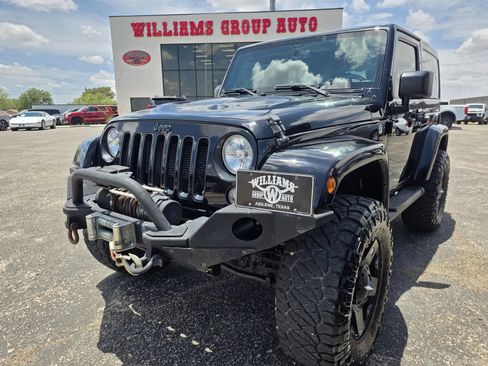 Used 2015 Jeep Wrangler Sahara AWD/4WD image 22