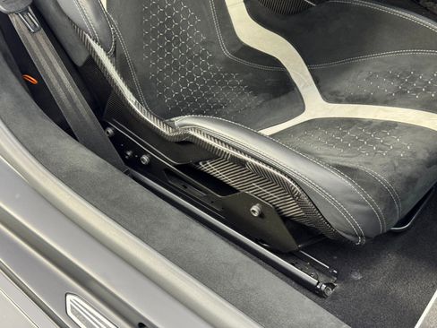 Used 2018 Lamborghini Huracan Performante image 91