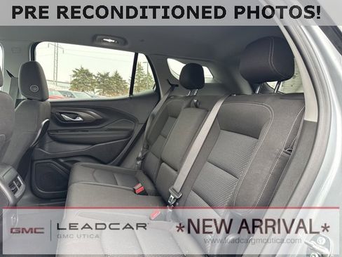 Used 2024 GMC Terrain SLE w/ Driver Convenience Package image 16
