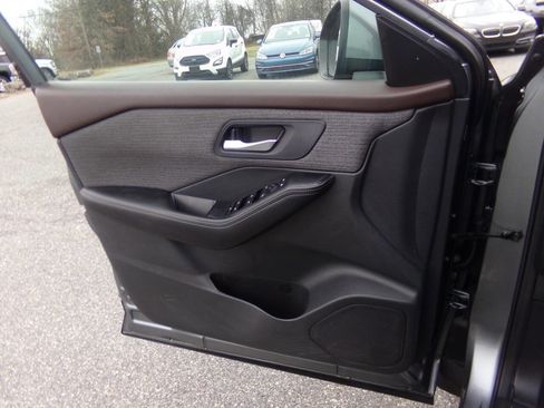 Used 2021 Nissan Rogue SV image 27