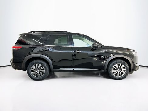 Used 2024 Nissan Pathfinder SV w/ SV Premium Package image 10